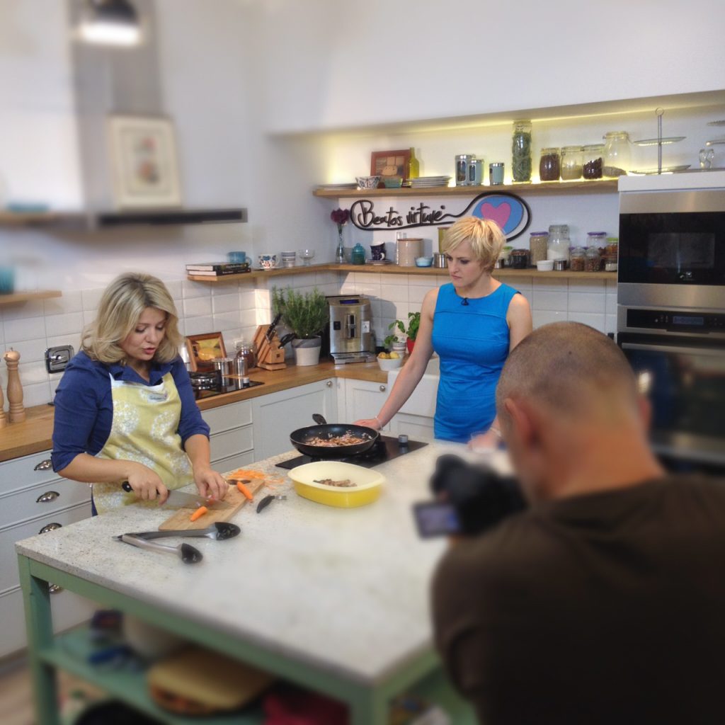 Žuvies pyragas užkeptas bulvių koše