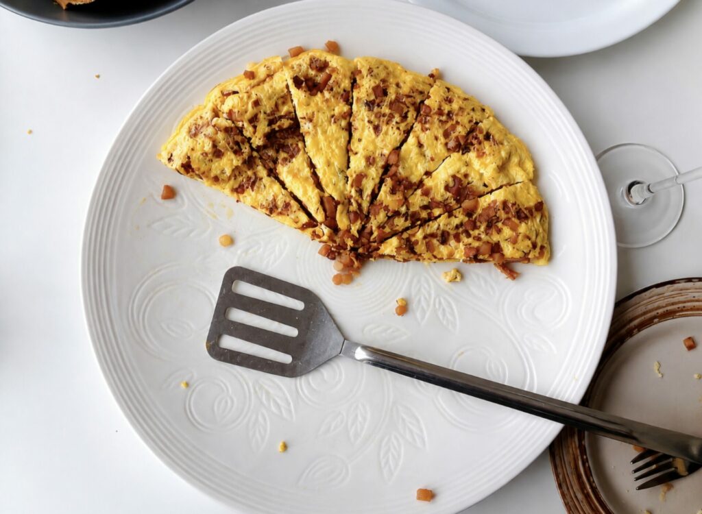 Lietuviška fritata su voveraitėmis ir šonine