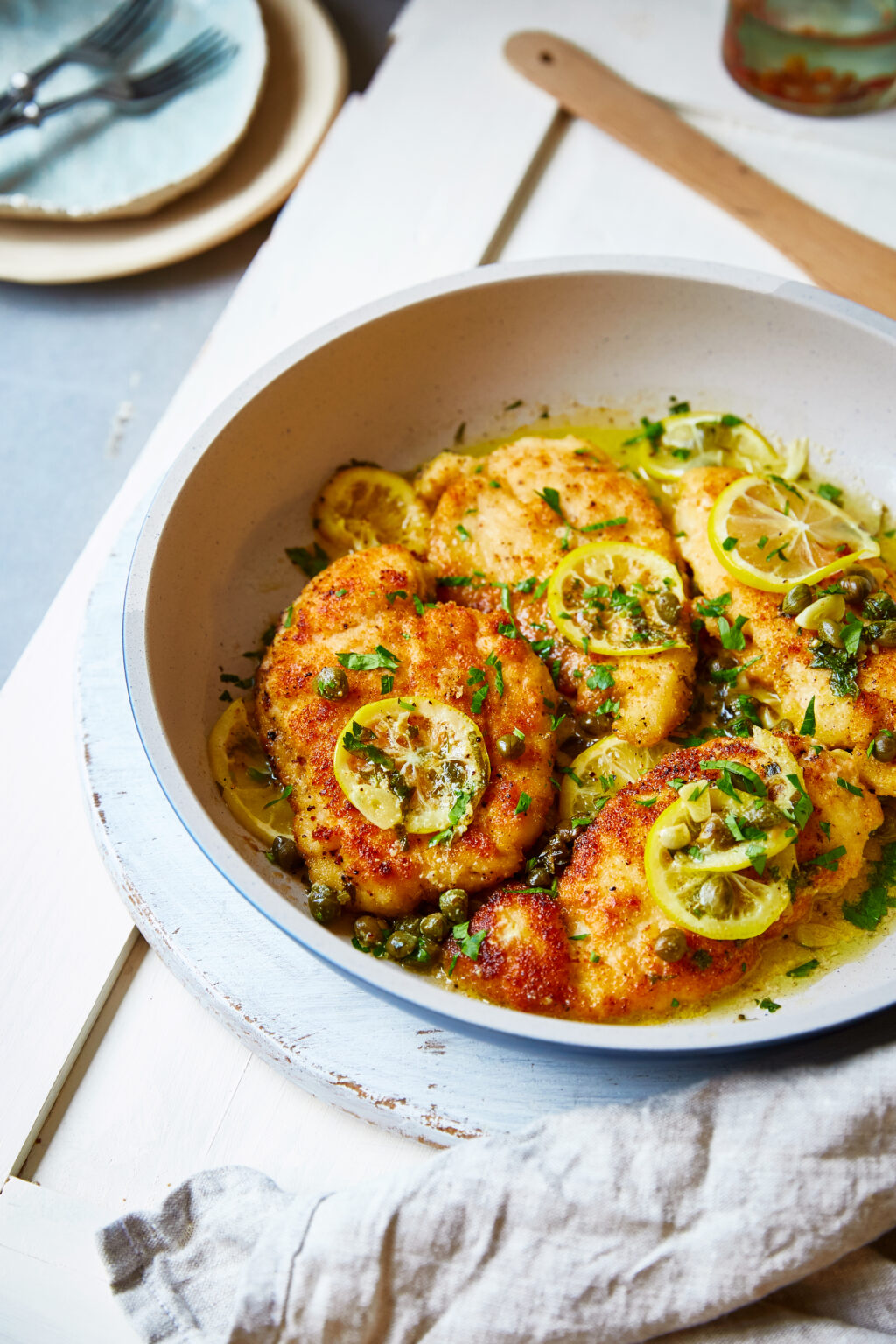 Vištiena piccata su citrina ir kapariais keptuvėje