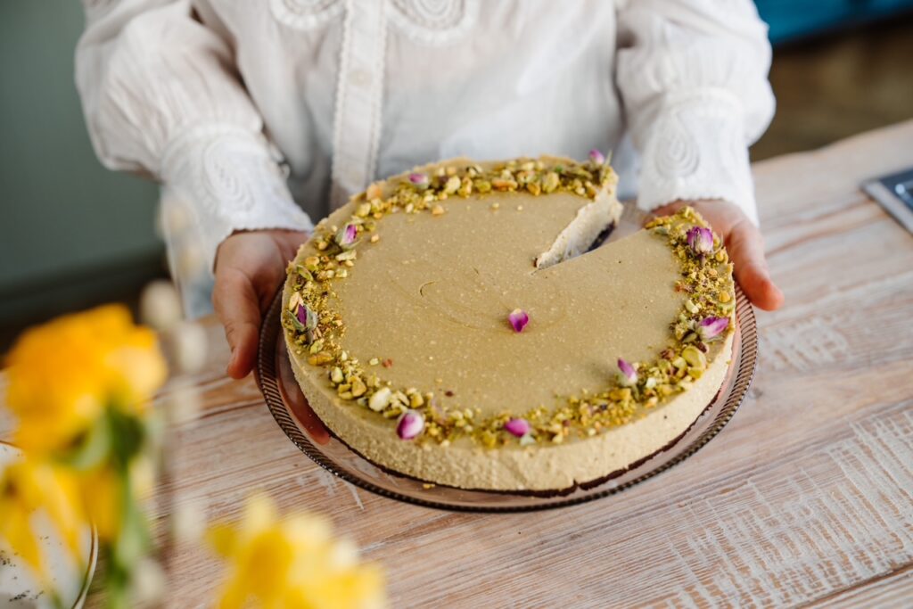 Nekeptas pistacijų ir varškės tortas