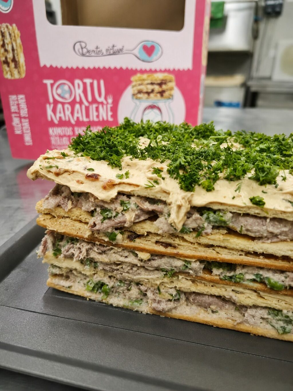 Tortų karalienė su paukštiena